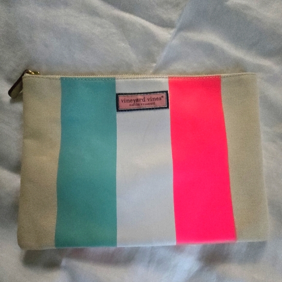 Vineyard Vines Pouch - Picture 1 of 2